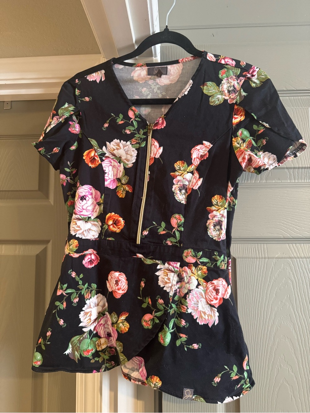 Jaanuu Black Floral Zip-Front Peplum Tunic